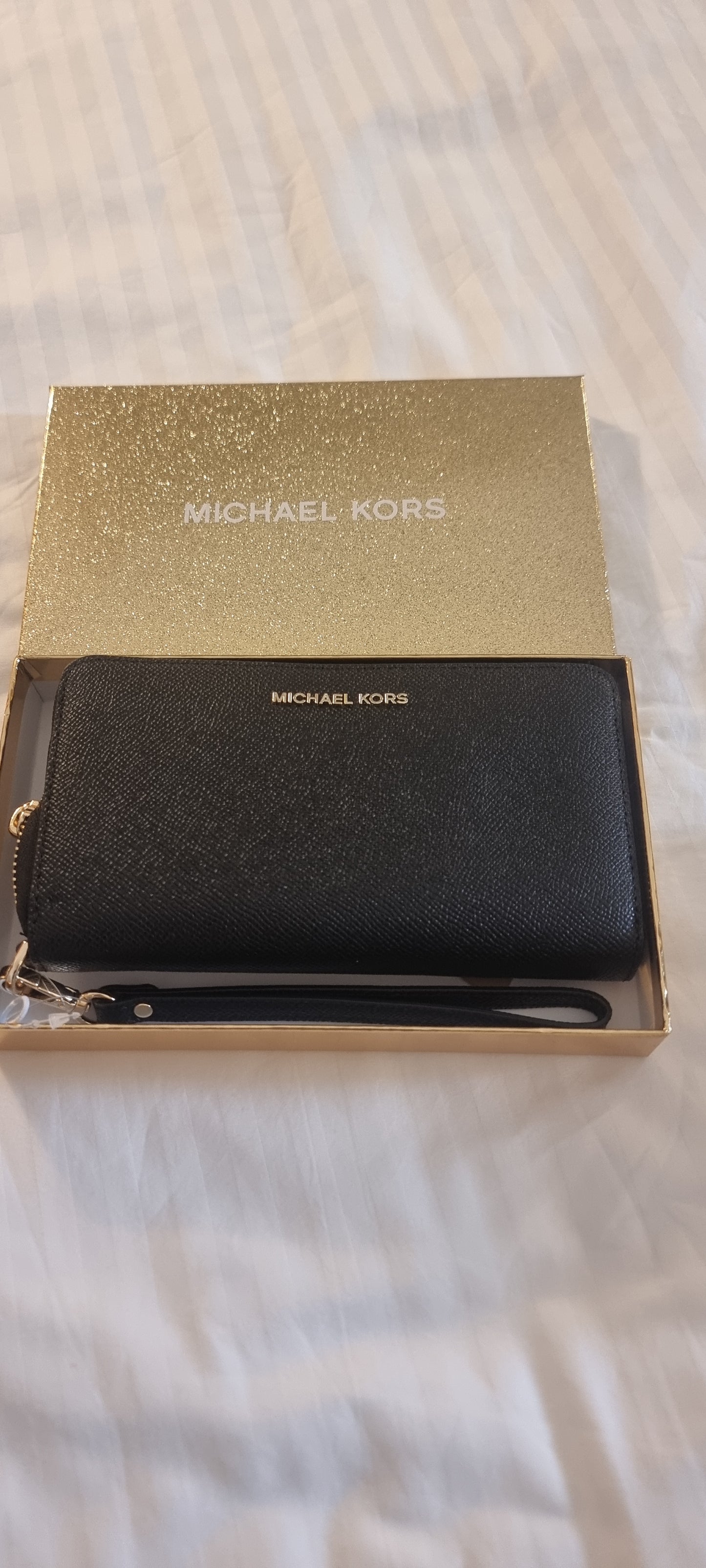 Michael Kors Jet Set Continental Wristlet Gold Label